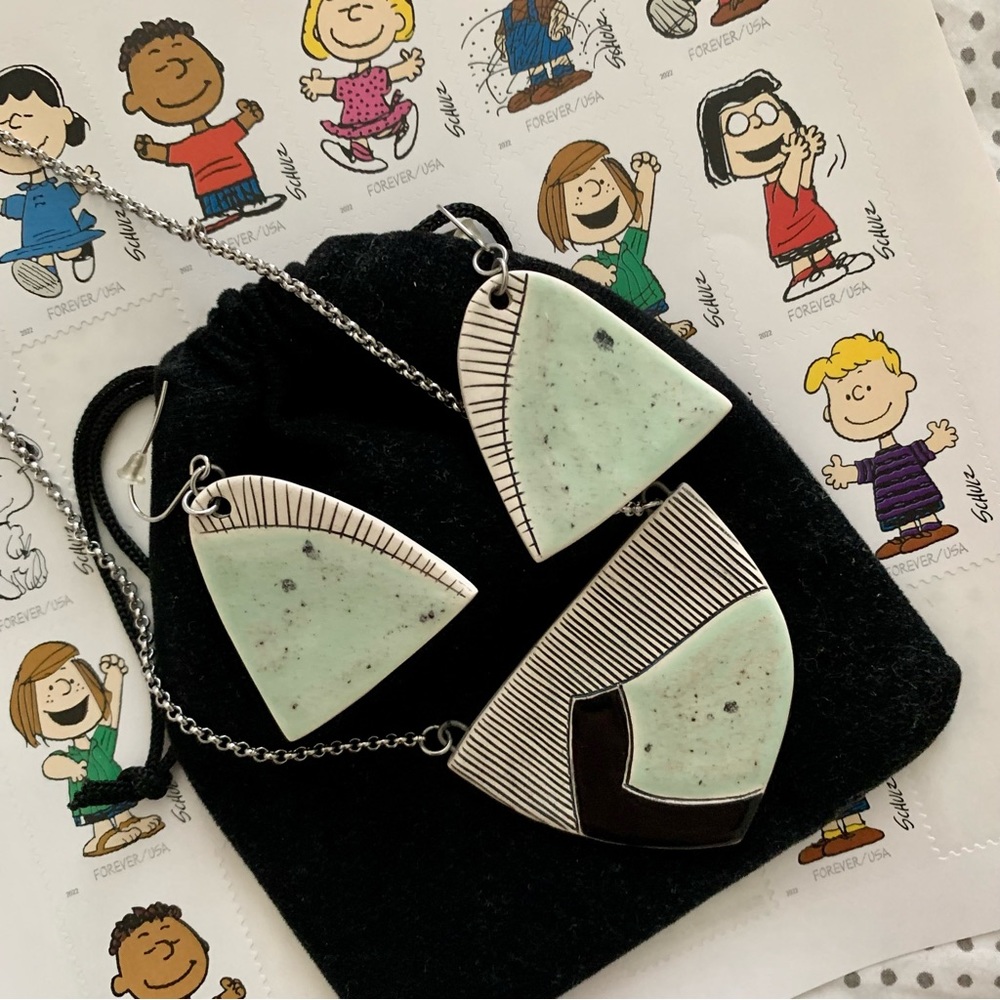 Gorgeous Matching Ceramic Necklace and Earring Set - Picture 5 of 12